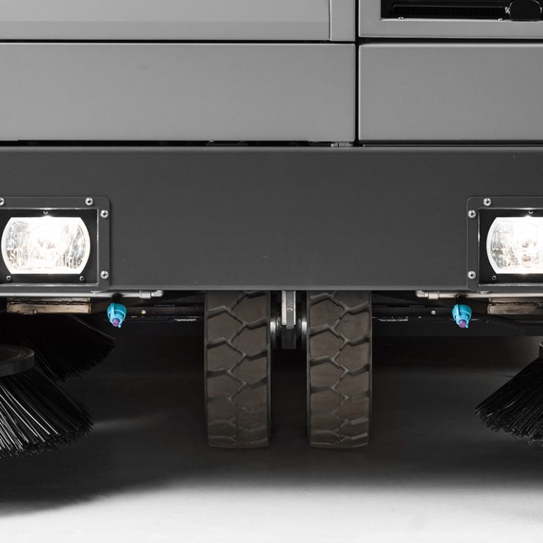 Independent twin front wheels